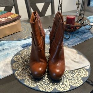 Ankle boot with buckles